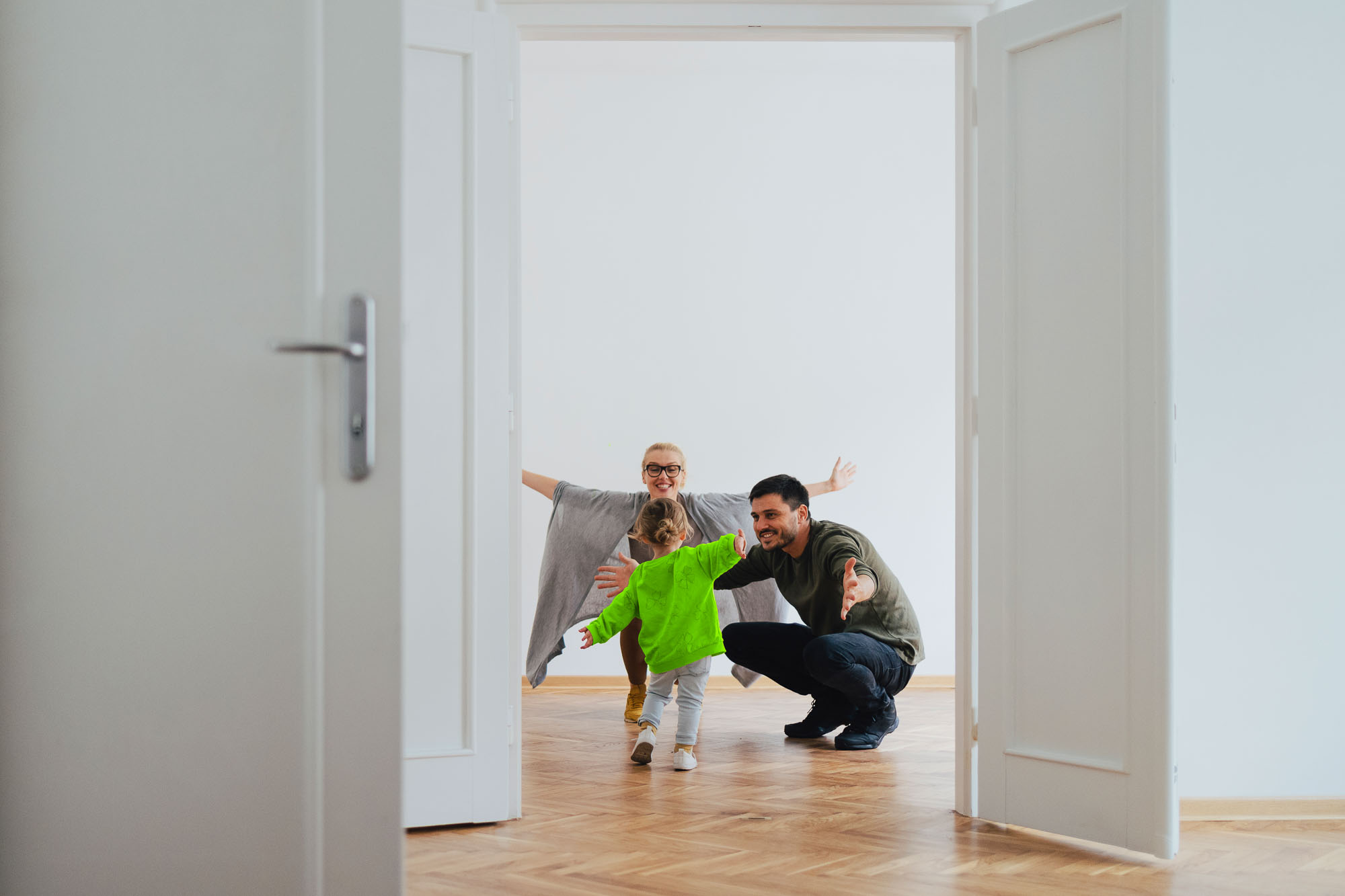 Endlich eine Wohnung gefunden mit Ruumero Zürich: Besichtigung von einem Paar mit Kind
